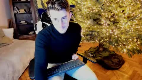 JulianDylan online show from 12/30/24, 04:20