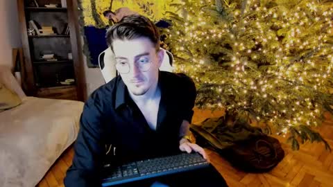JulianDylan online show from 12/31/24, 07:40