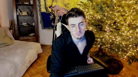 JulianDylan online show from 12/31/24, 10:45