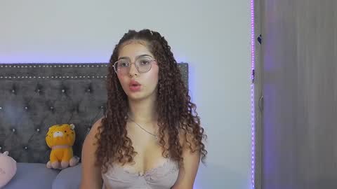 Juliane online show from 12/17/24, 02:22
