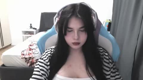 Snapshot of julianesanzo chatting on 06/01/26, 10:39 MIa online show from 06/01/26, 10:39