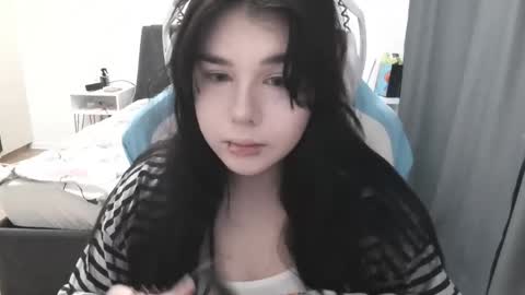 Snapshot of julianesanzo chatting on 06/02/26, 10:06 MIa online show from 06/02/26, 10:06