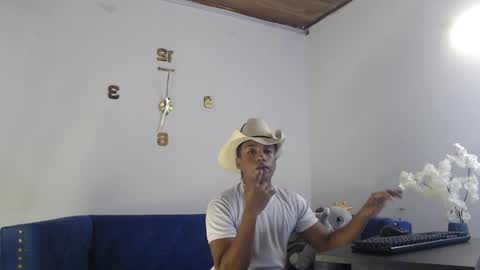 Juliann online show from 10/08/25, 02:58