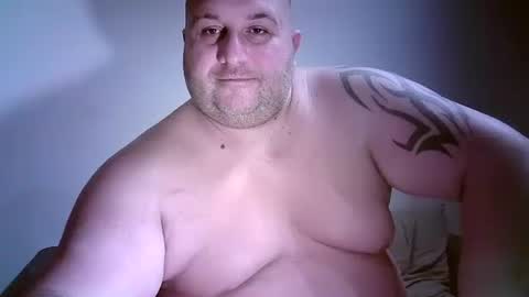 Snapshot of julianoparno chatting on 11/19/25, 02:11 Juliano online show from 11/19/25, 02:11