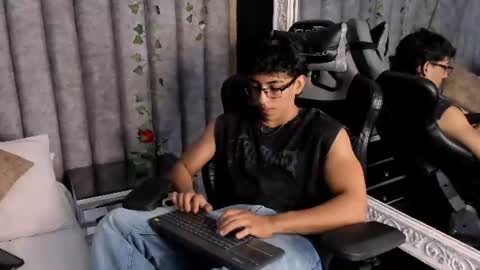 Julian online show from 07/10/26, 08:44
