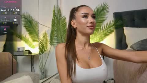 JuliaQuin online show from 10/06/25, 02:20