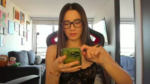 Jeimy Help me to reach 100 thumbs up online show from 06/25/26, 10:36