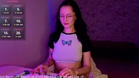 Snapshot of julie__rayls chatting on 06/04/26, 12:44 see u next time 1700 UTC 0 3 online show from 06/04/26, 12:44