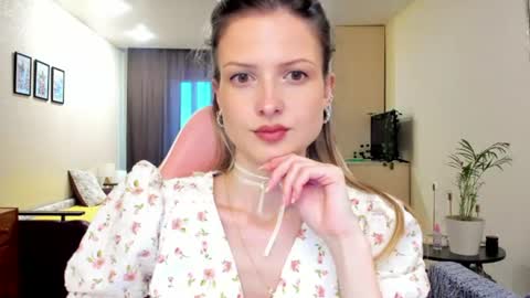 Julie online show from 06/16/26, 02:19