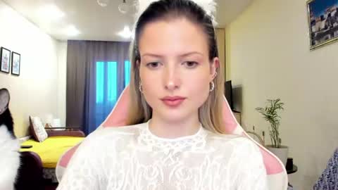 Julie online show from 06/18/26, 02:32