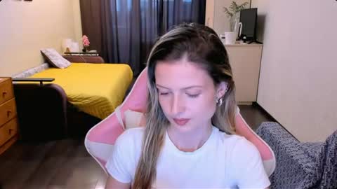 Julie online show from 07/10/26, 01:47