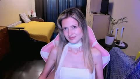 Julie online show from 08/04/26, 03:25