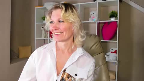 Snapshot of julie_lucasss chatting on 02/18/26, 09:27 Julie Lucasss online show from 02/18/26, 09:27