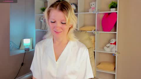 Snapshot of julie_lucasss chatting on 02/20/26, 12:18 Julie Lucasss online show from 02/20/26, 12:18