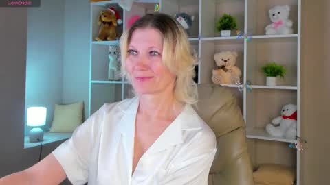 Snapshot of julie_lucasss chatting on 02/23/26, 01:03 Julie Lucasss online show from 02/23/26, 01:03