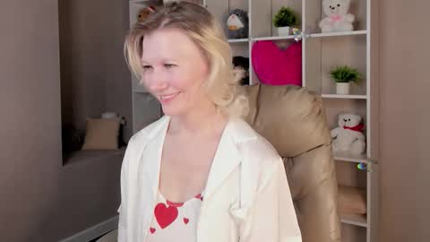 Snapshot of julie_lucasss chatting on 03/10/26, 12:37 Julie Lucasss online show from 03/10/26, 12:37