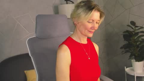 Snapshot of julie_lucasss chatting on 03/17/26, 12:59 Julie Lucasss online show from 03/17/26, 12:59