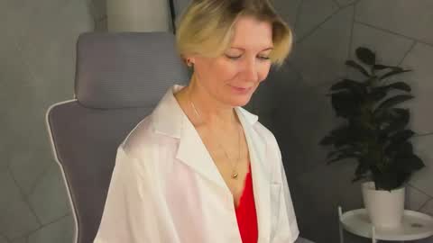 Snapshot of julie_lucasss chatting on 03/19/26, 12:58 Julie Lucasss online show from 03/19/26, 12:58