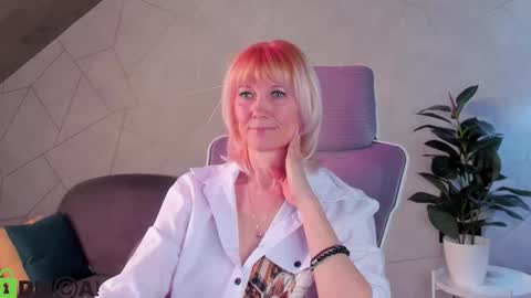 Snapshot of julie_lucasss chatting on 03/24/26, 09:03 Julie Lucasss online show from 03/24/26, 09:03
