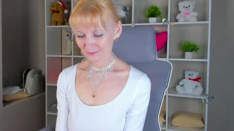 Snapshot of julie_lucasss chatting on 04/01/26, 12:55 Julie Lucasss online show from 04/01/26, 12:55