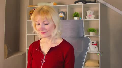 Snapshot of julie_lucasss chatting on 04/08/26, 12:21 Julie Lucasss online show from 04/08/26, 12:21