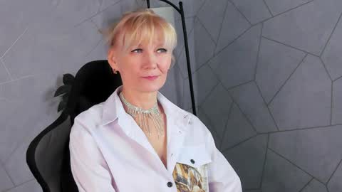 Snapshot of julie_lucasss chatting on 04/30/26, 01:12 Julie Lucasss online show from 04/30/26, 01:12