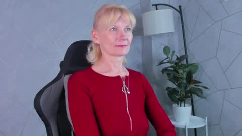 Snapshot of julie_lucasss chatting on 05/09/26, 12:05 Julie Lucasss online show from 05/09/26, 12:05