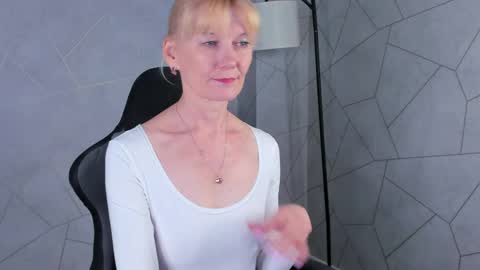 Snapshot of julie_lucasss chatting on 05/13/26, 12:19 Julie Lucasss online show from 05/13/26, 12:19