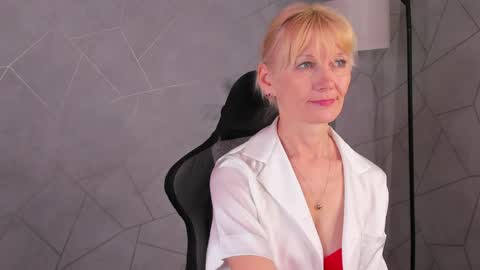 Snapshot of julie_lucasss chatting on 05/15/26, 11:01 Julie Lucasss online show from 05/15/26, 11:01