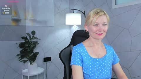 Snapshot of julie_lucasss chatting on 06/03/26, 12:24 Julie Lucasss online show from 06/03/26, 12:24