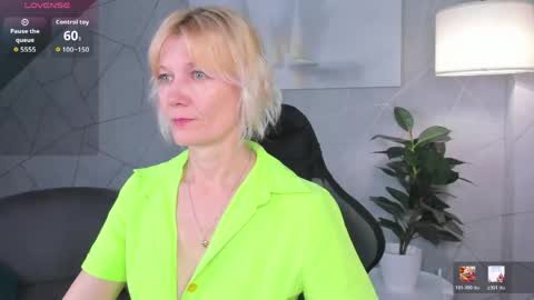 Snapshot of julie_lucasss chatting on 06/07/26, 11:41 Julie Lucasss online show from 06/07/26, 11:41