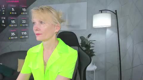 Snapshot of julie_lucasss chatting on 06/10/26, 11:46 Julie Lucasss online show from 06/10/26, 11:46