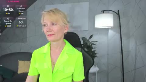 Snapshot of julie_lucasss chatting on 06/11/26, 12:32 Julie Lucasss online show from 06/11/26, 12:32