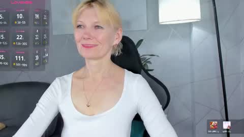 Julie Lucasss online show from 06/18/26, 12:00