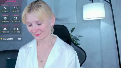 Julie Lucasss online show from 06/19/26, 12:04