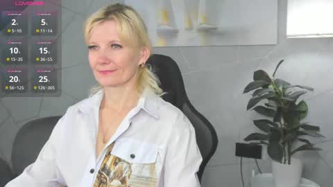 Julie Lucasss online show from 07/05/26, 11:56