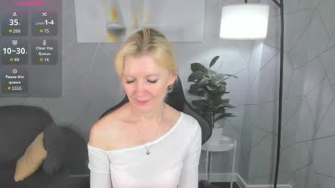 Julie Lucasss online show from 07/07/26, 12:35