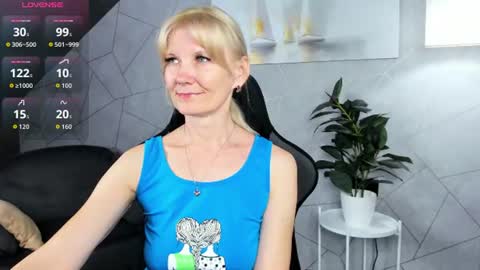 Julie Lucasss online show from 07/15/26, 12:05