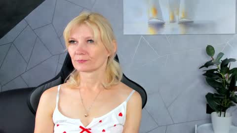 Julie Lucasss online show from 07/30/26, 12:53