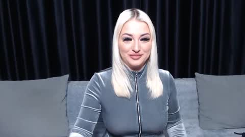 julia online show from 02/03/25, 10:43