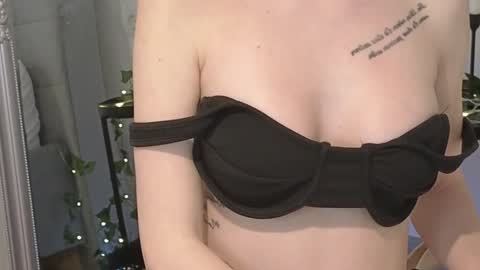 Julia online show from 02/08/25, 01:11