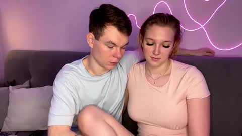 Julie and Thomas online show from 10/03/25, 08:11