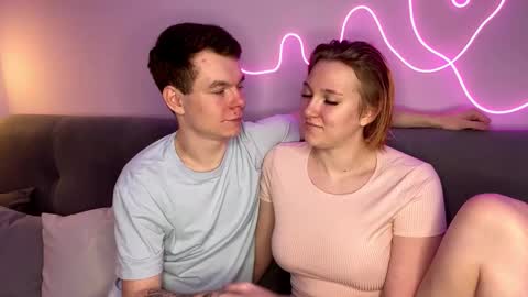 Julie and Thomas online show from 10/13/25, 07:19