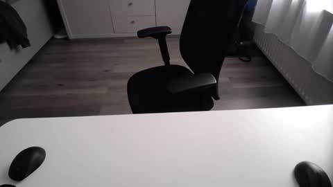 julienneedyou online show from 05/05/26, 08:11