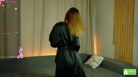 julieqt online show from 10/18/25, 04:52