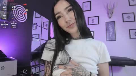 juliet_sourire online show from 11/18/25, 04:22