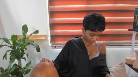 Snapshot of julieta__cooper chatting on 10/14/25, 03:02 Juli online show from 10/14/25, 03:02