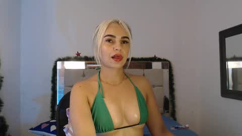 julieta__fox_ online show from 12/24/24, 07:28