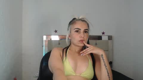 julieta__fox_ online show from 01/15/25, 09:35