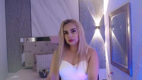 julieta__fox_ online show from 02/25/26, 03:05